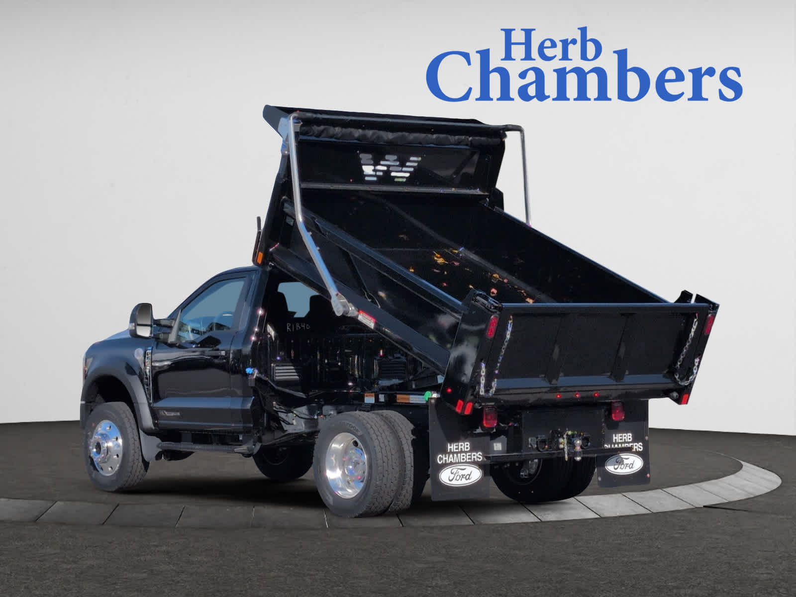 2025 Ford F-600 photo 2