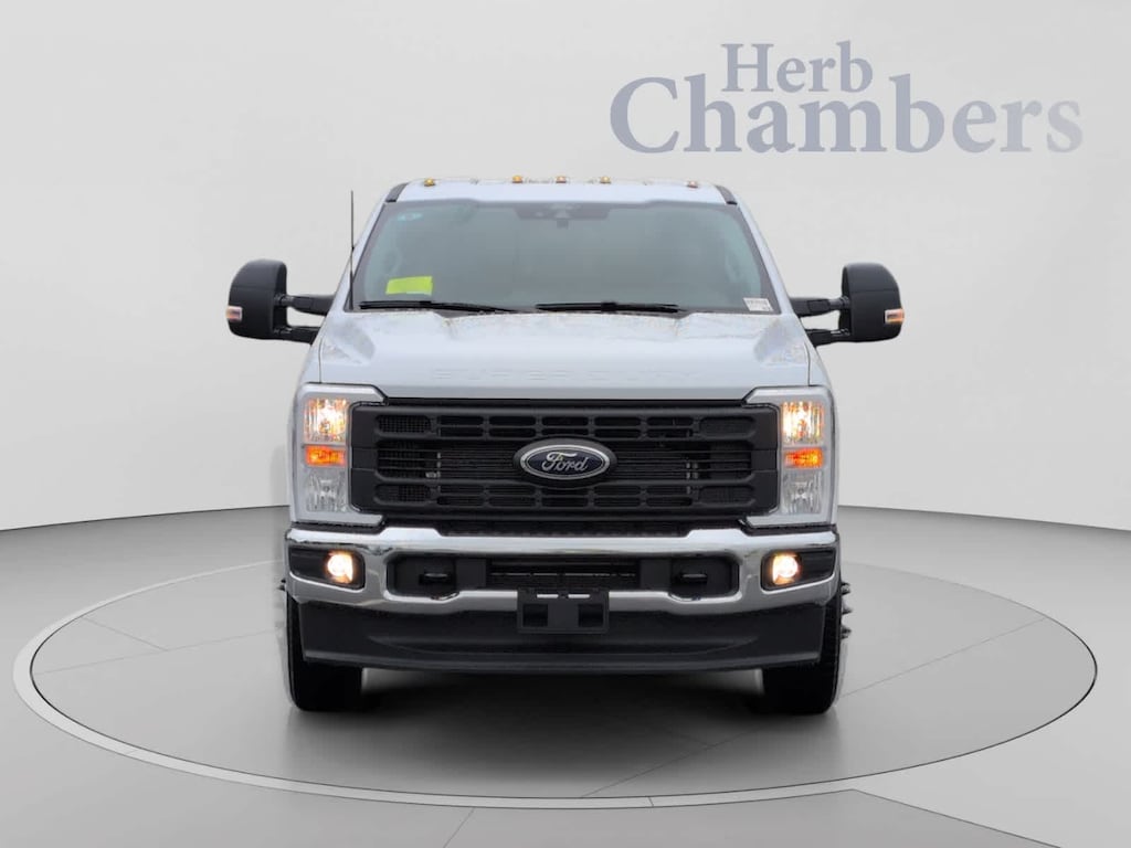 New 2026 Ford Super Duty F-350 DRW Pickup XL 4WD Crew Cab 8 Box Truck Crew Cab