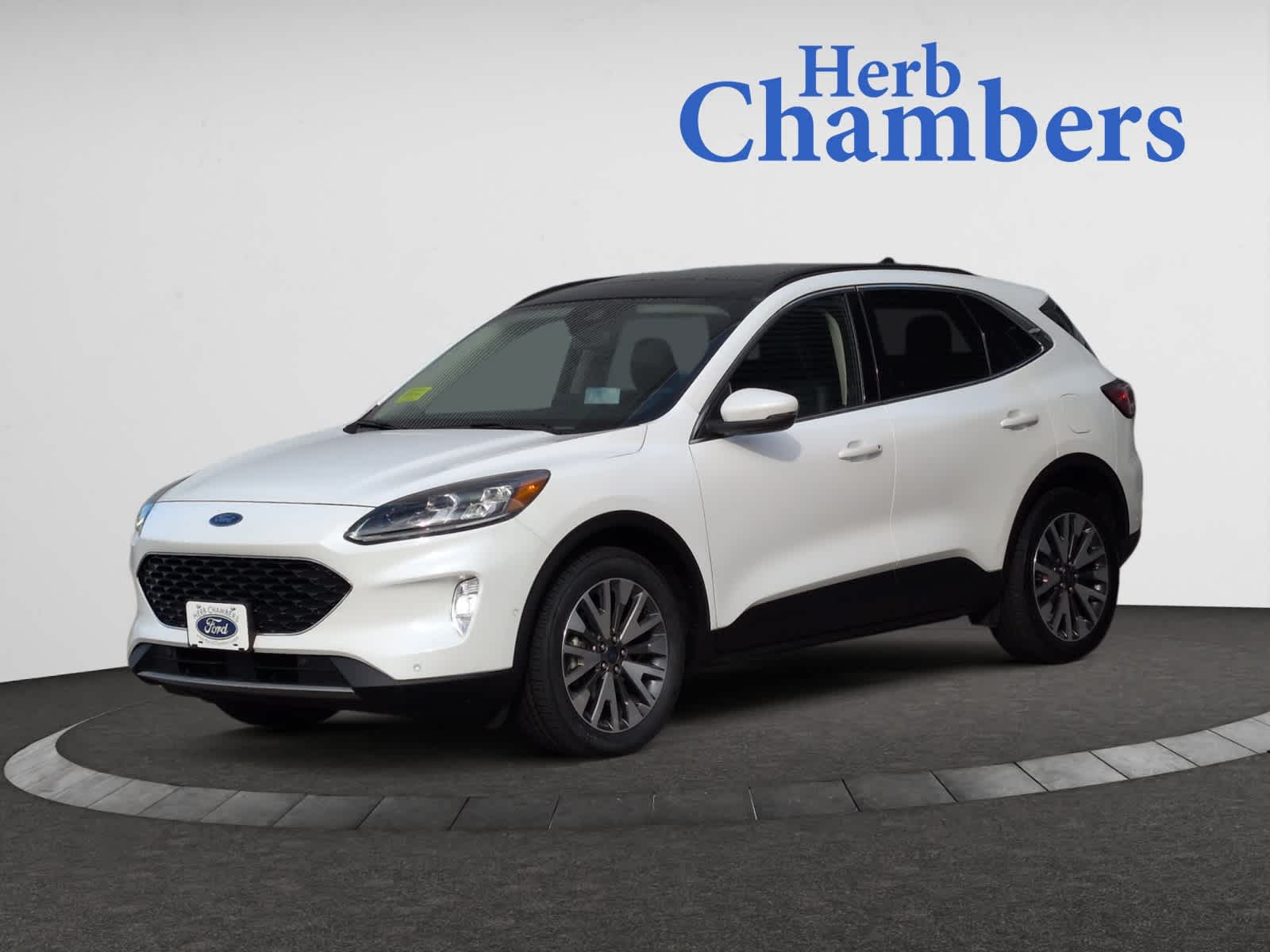2020 Ford Escape Titanium Hybrid photo 3