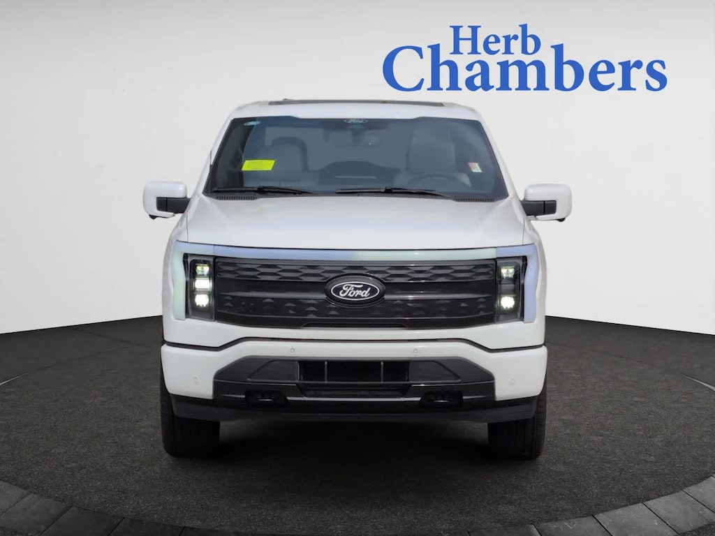 New 2025 Ford F-150 Lightning Platinum 4WD Supercrew 5.5 Box Truck SuperCrew Cab