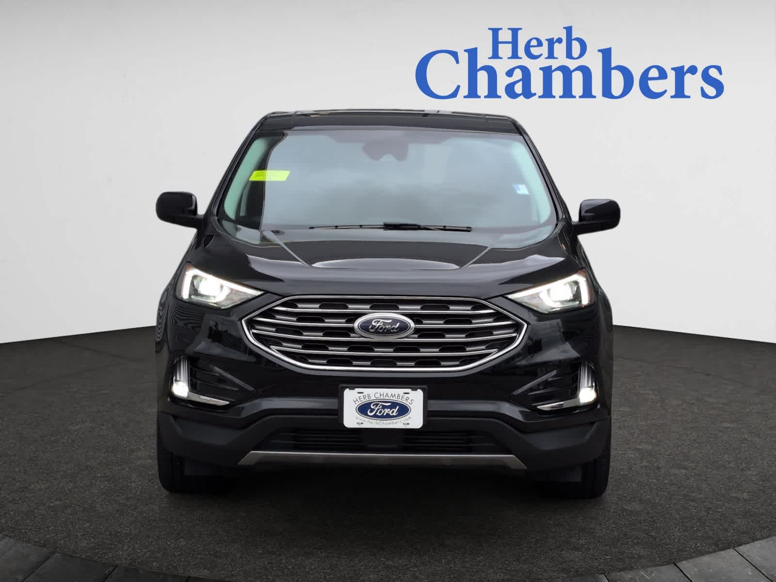 2021 Ford Edge SEL photo 2