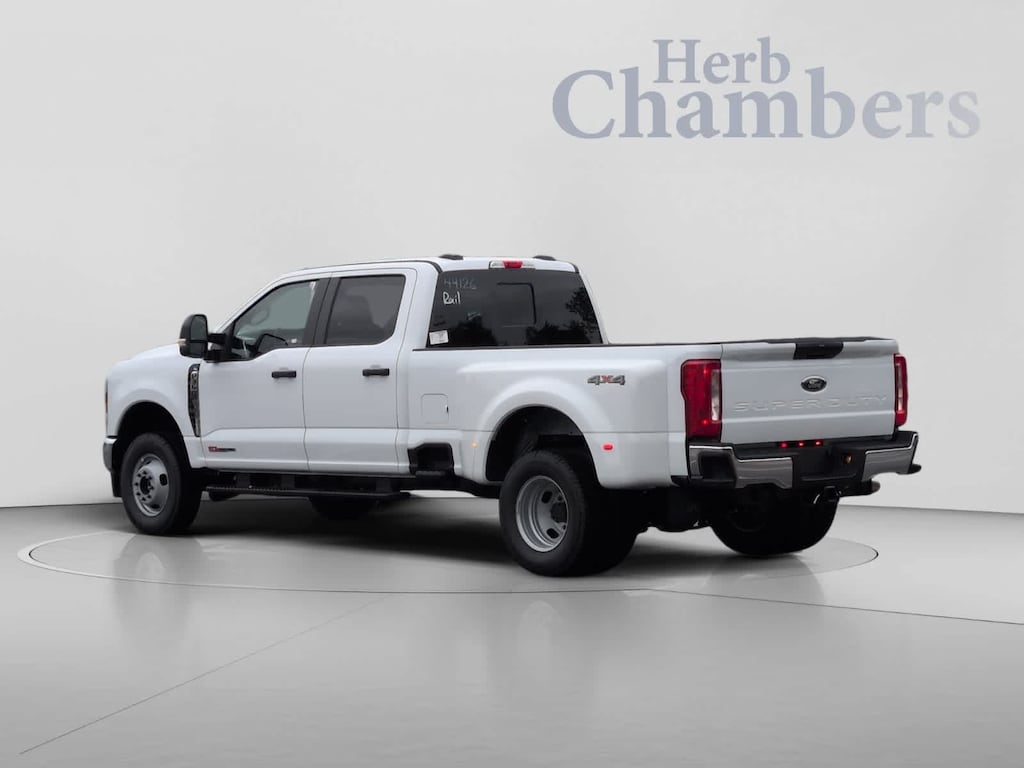 New 2026 Ford Super Duty F-350 DRW Pickup XL 4WD Crew Cab 8 Box Truck Crew Cab