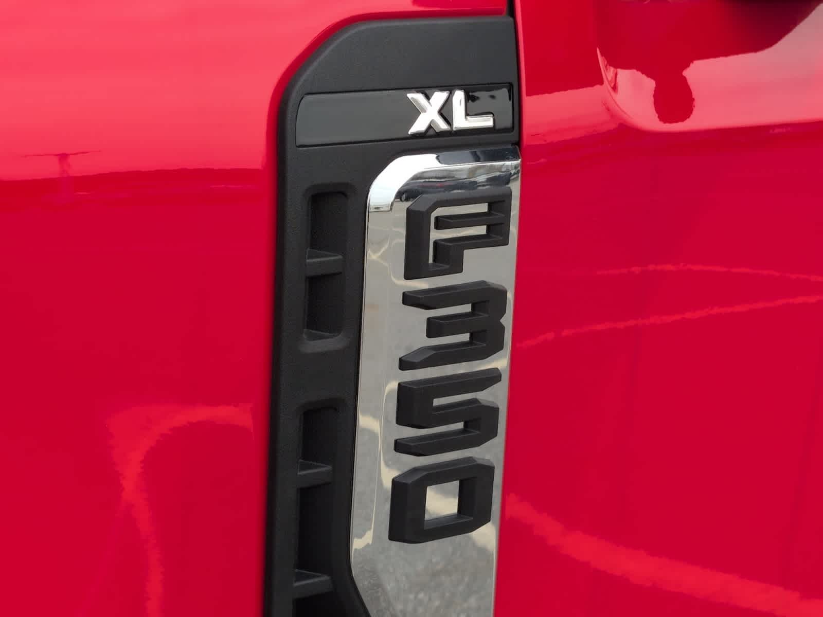 2025 Ford F-350 Super Duty Chassis Cab XL - Photo 13