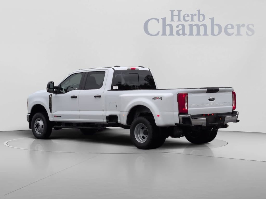 New 2026 Ford Super Duty F-350 DRW Pickup XL 4WD Crew Cab 8 Box Truck Crew Cab