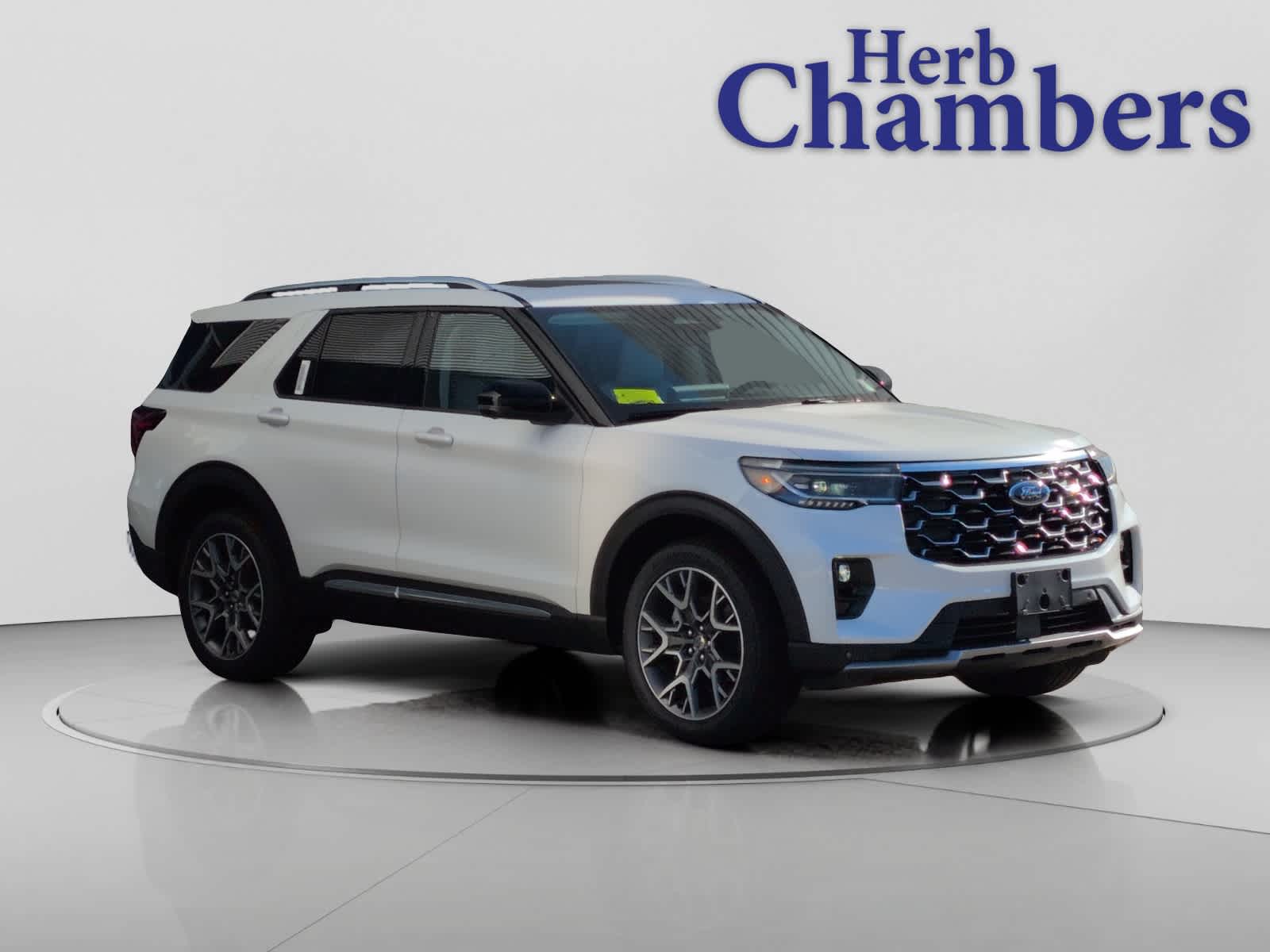 2025 Ford Explorer Platinum's photo