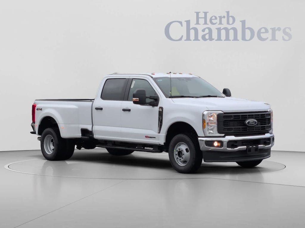 New 2026 Ford Super Duty F-350 DRW Pickup XL 4WD Crew Cab 8 Box Truck Crew Cab