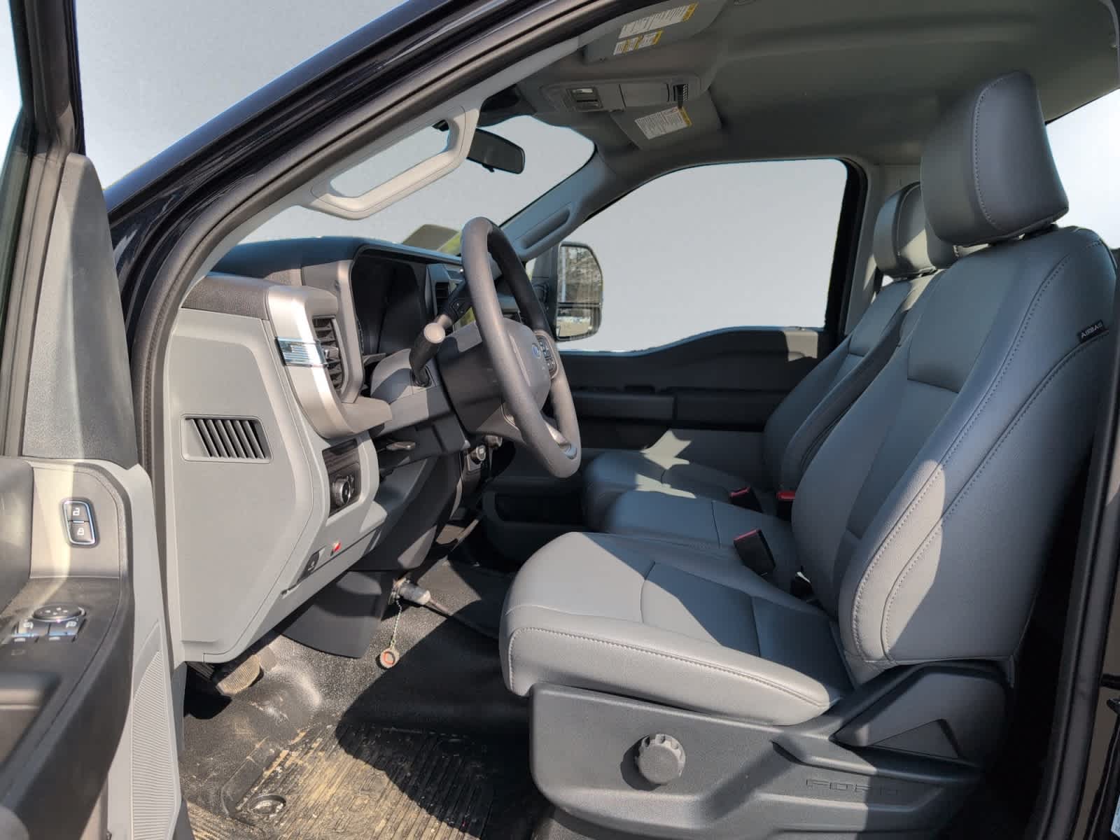 2025 Ford F-550 Super Duty Chassis Cab XL - Photo 6