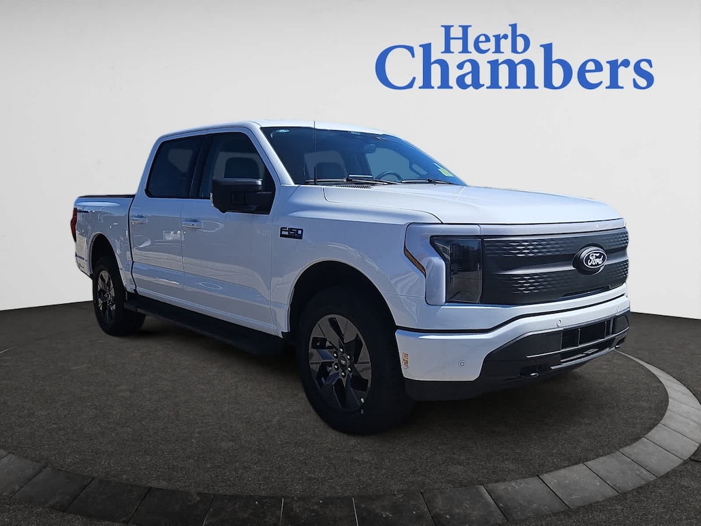 New 2025 Ford F-150 Lightning Flash 4WD Supercrew 5.5 Box Truck SuperCrew Cab