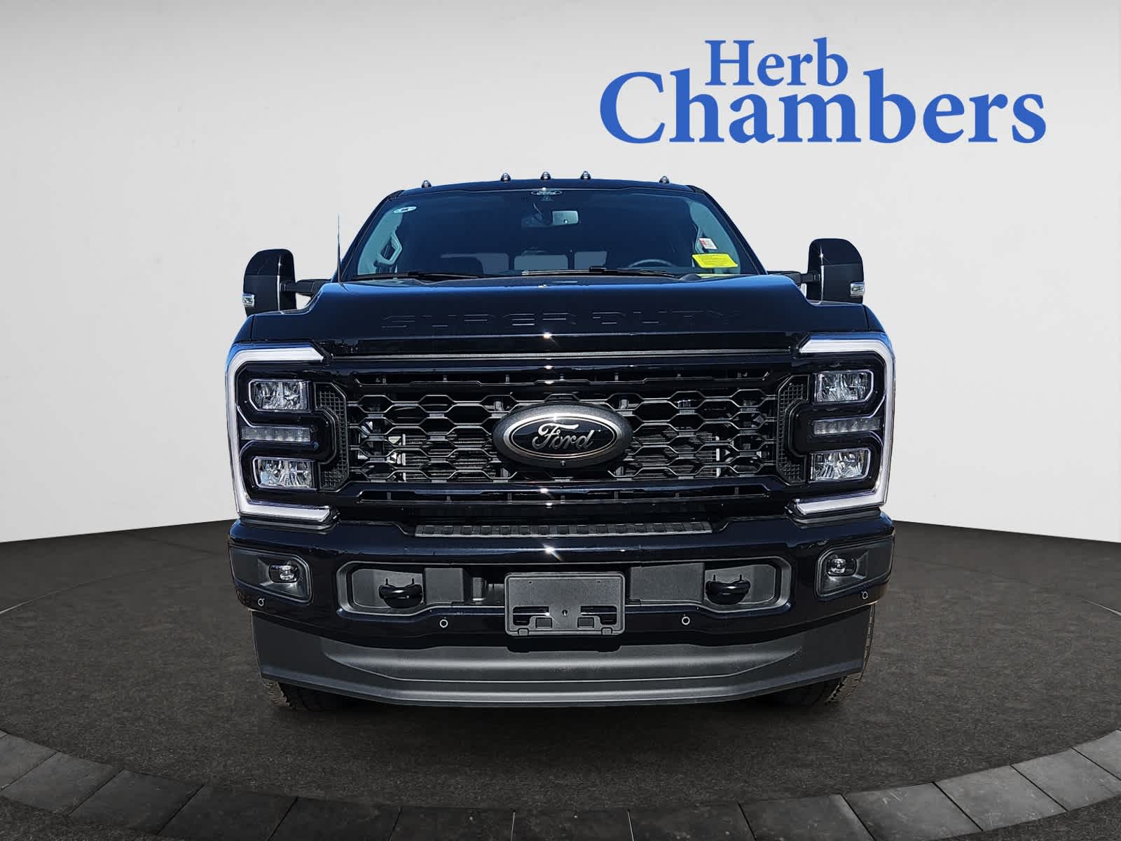 2025 Ford F-350 Lariat photo 2