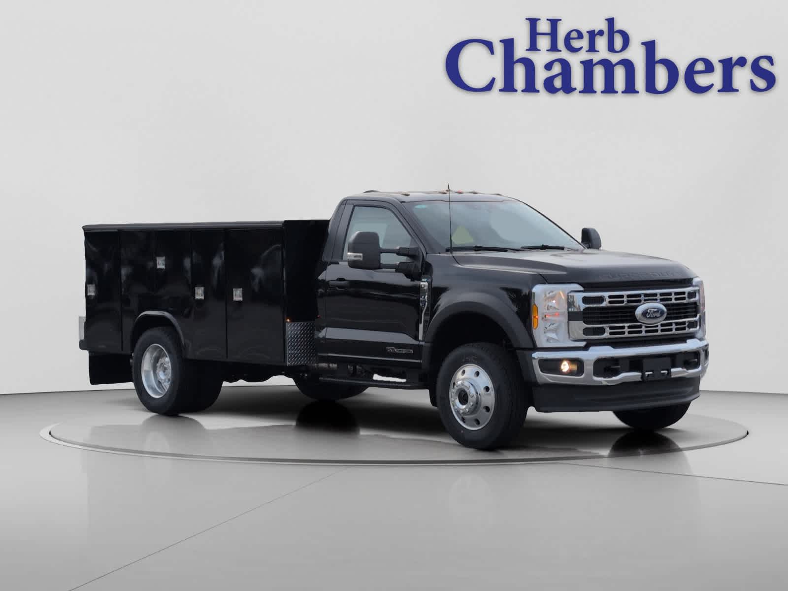 2025 Ford F-600 Super Duty Chassis Cab XLT's photo