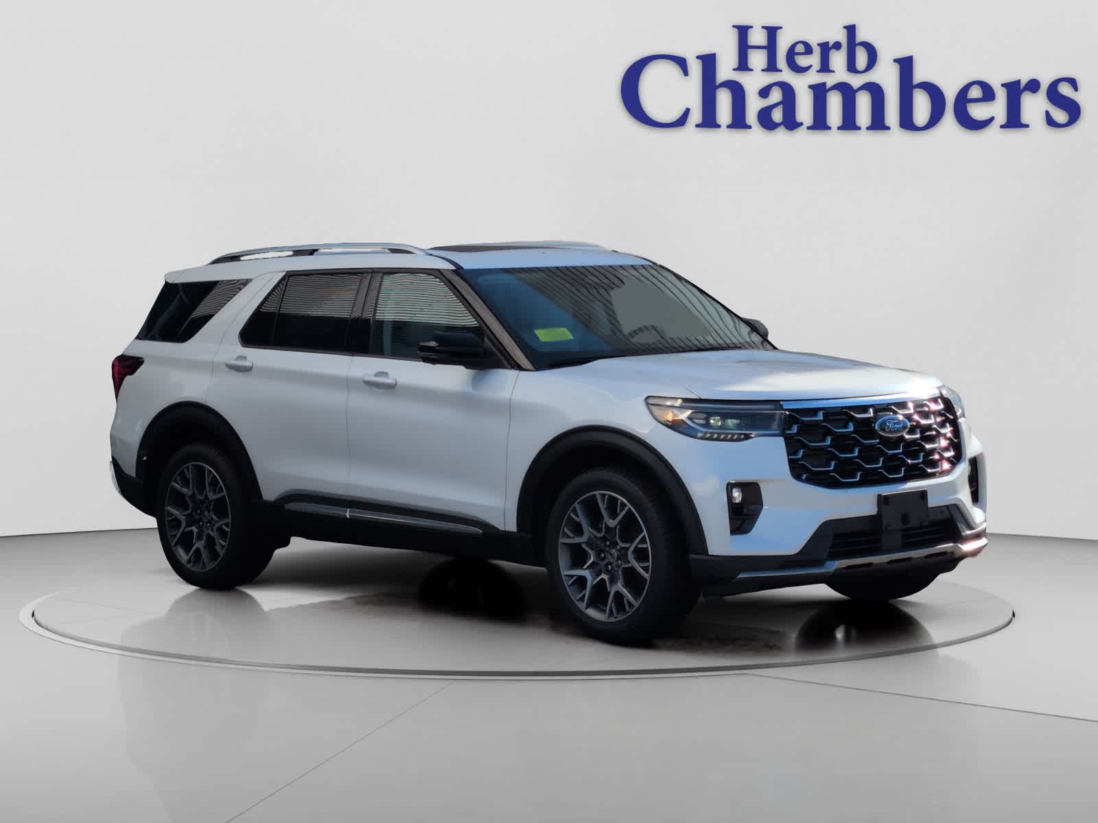 2025 Ford Explorer Platinum's photo