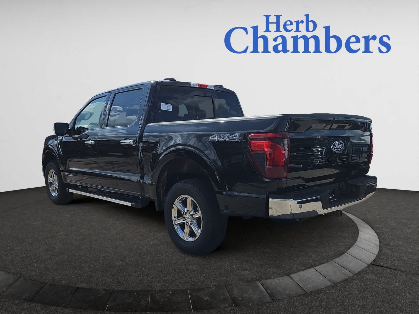 2025 Ford F-150 XLT photo 2