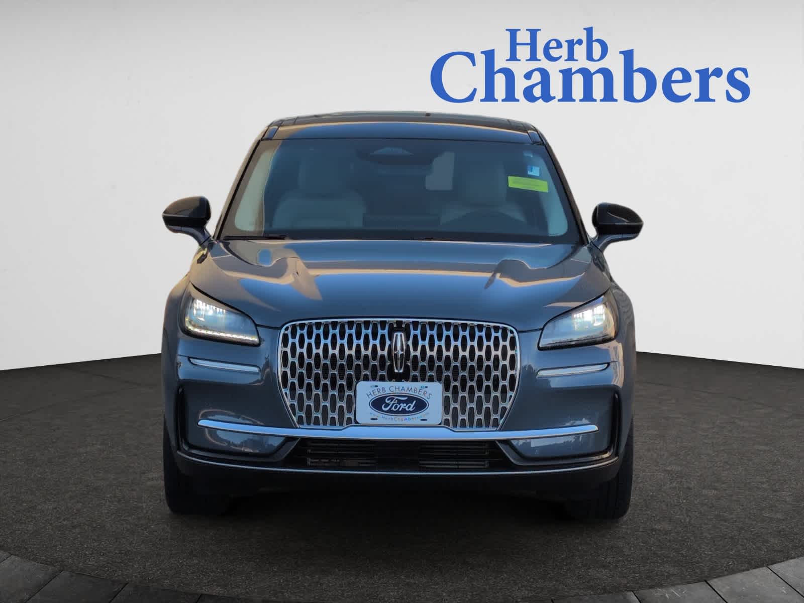 2023 Lincoln Corsair Standard photo 2