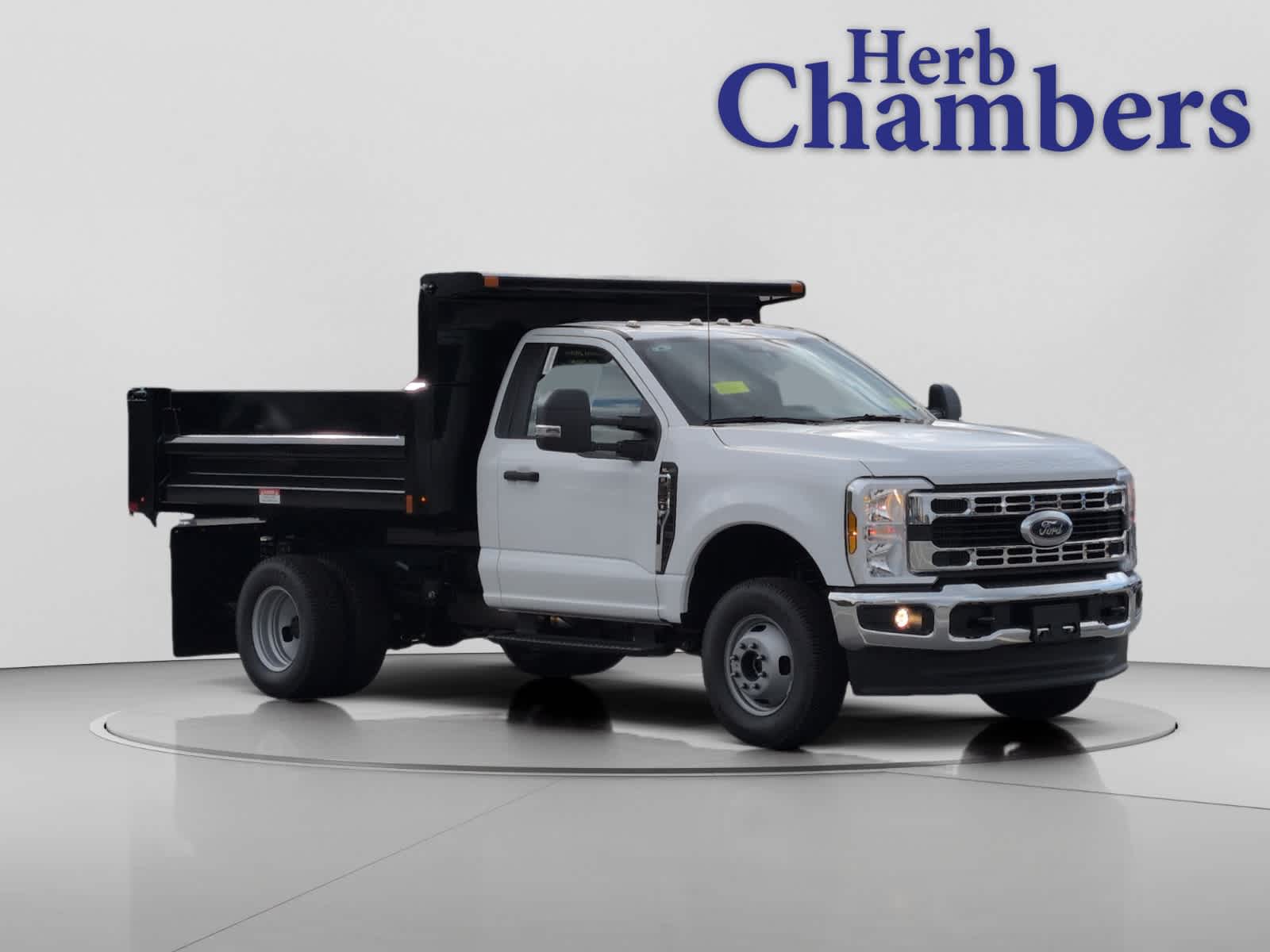 2025 Ford F-350 Super Duty Chassis Cab XL's photo