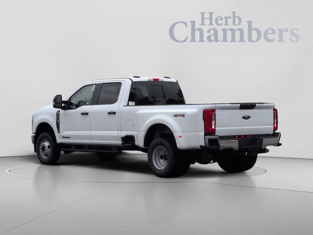 New 2026 Ford Super Duty F-350 DRW Pickup XL 4WD Crew Cab 8 Box Truck Crew Cab