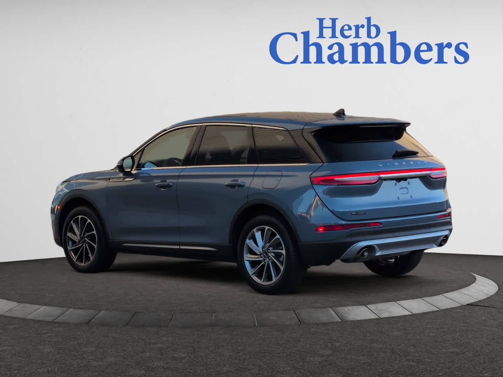 2023 Lincoln Corsair Standard photo 4