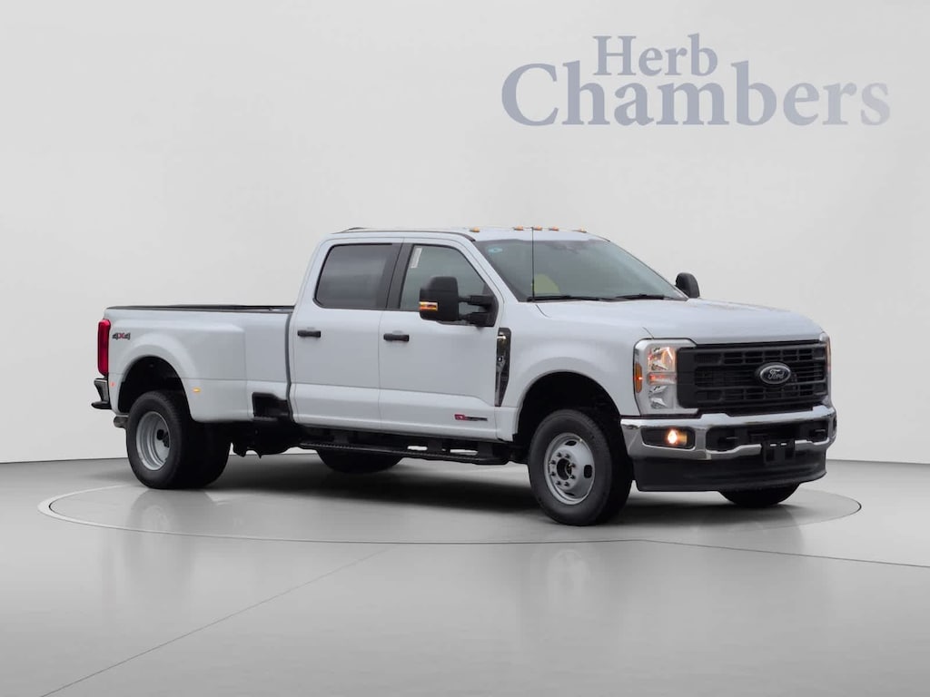 New 2026 Ford Super Duty F-350 DRW Pickup XL 4WD Crew Cab 8 Box Truck Crew Cab