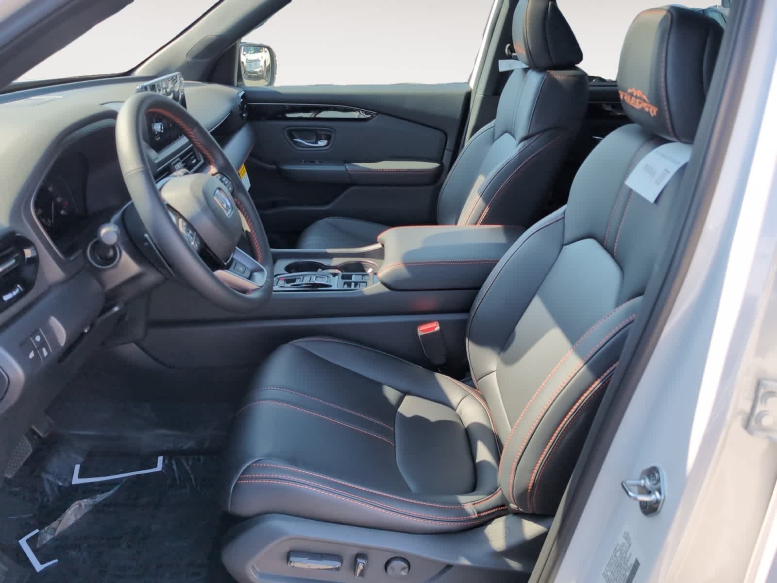 new 2025 Honda Pilot car, priced at $50,895