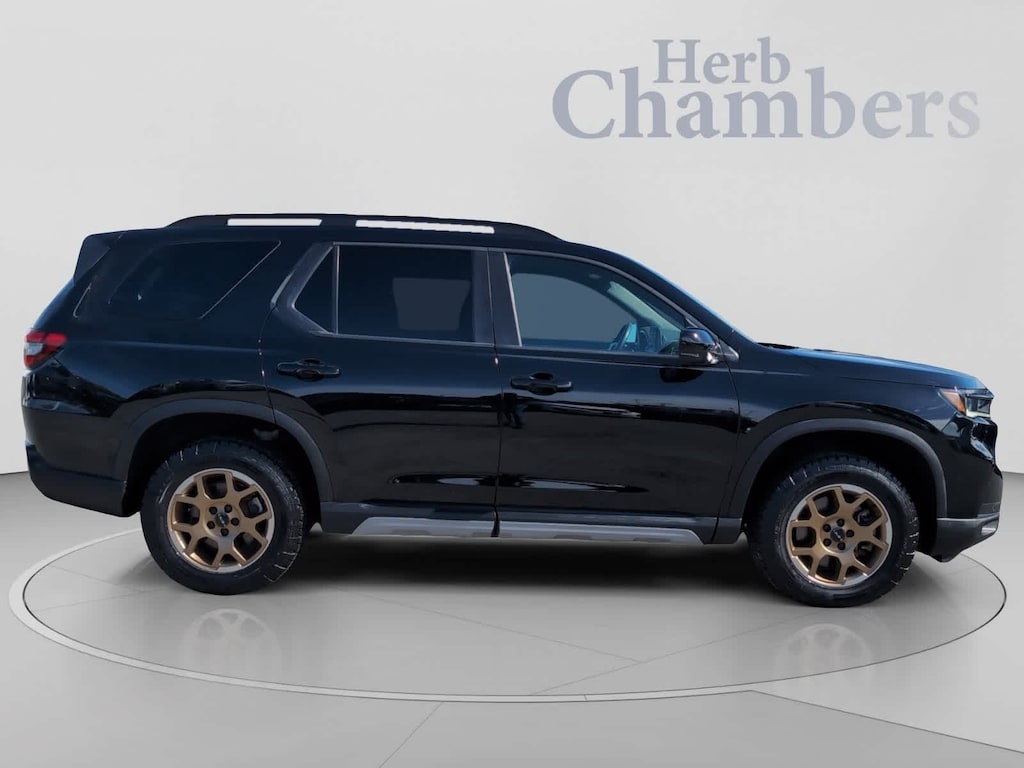 Used 2024 Honda Pilot TrailSport SUV