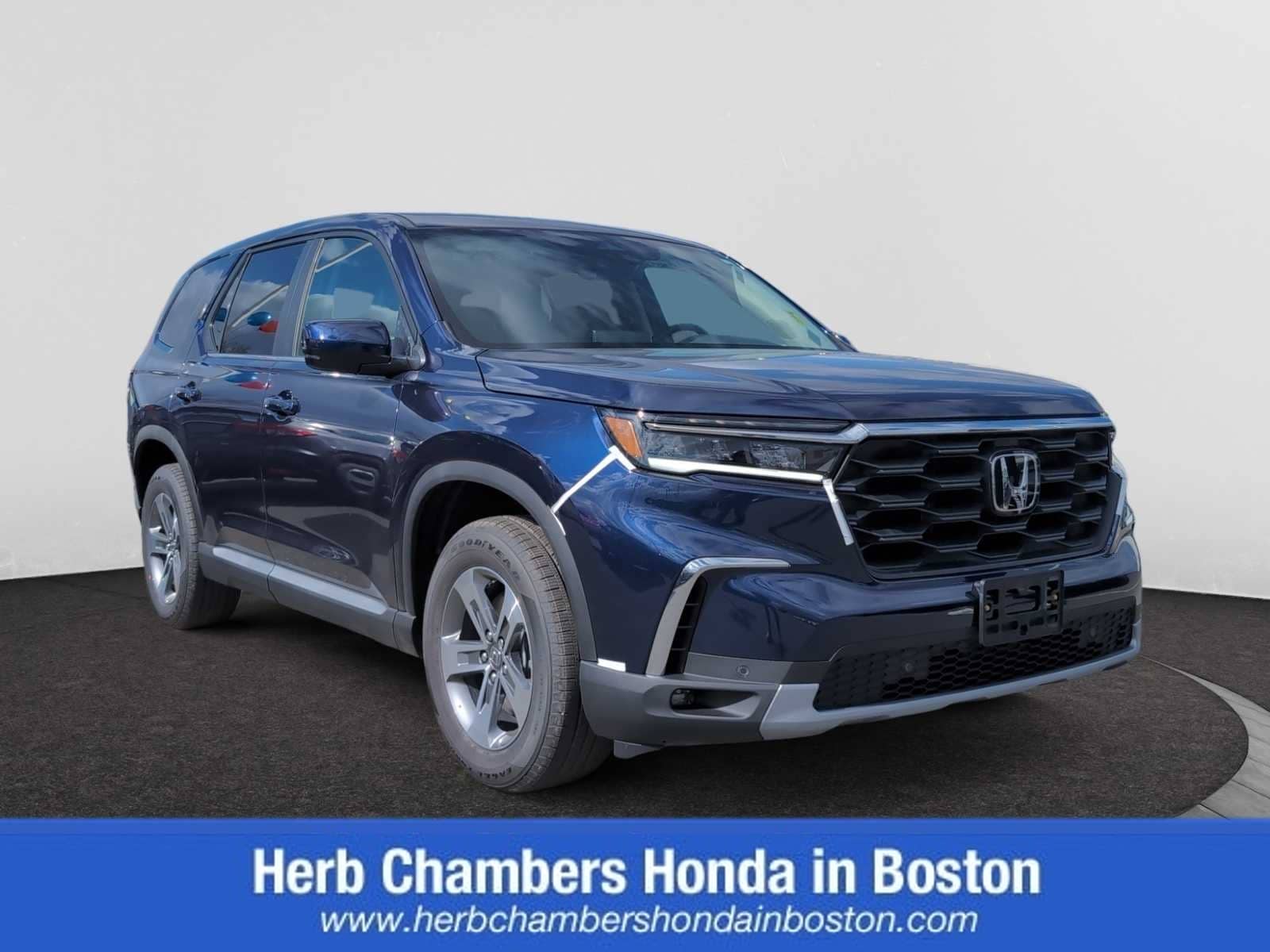 new 2025 Honda Pilot car, priced at $47,095