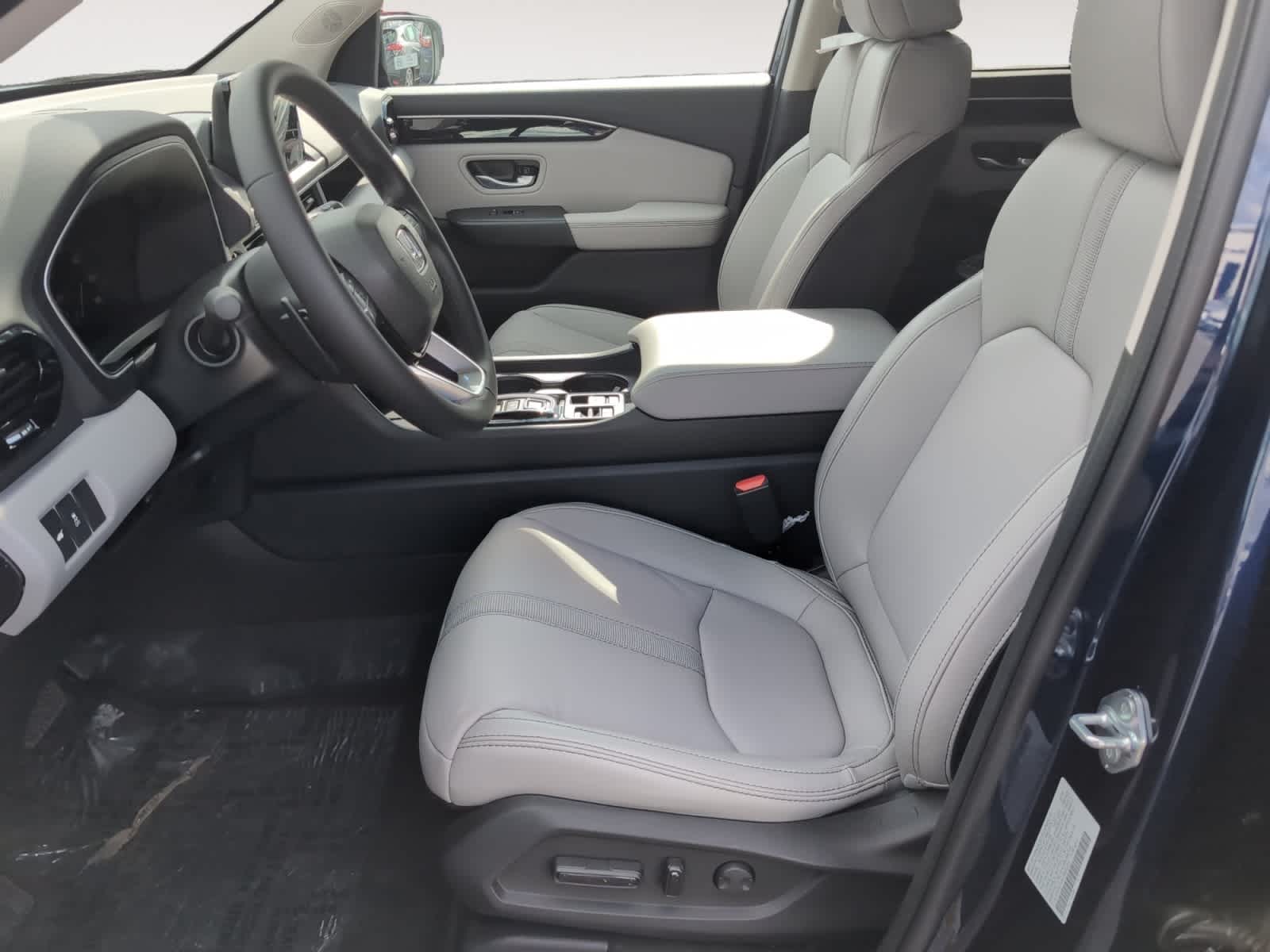 new 2025 Honda Pilot car, priced at $47,550