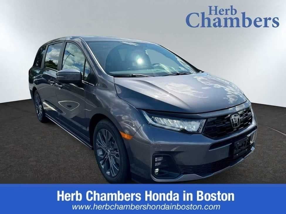 2026 Honda Odyssey Touring's photo