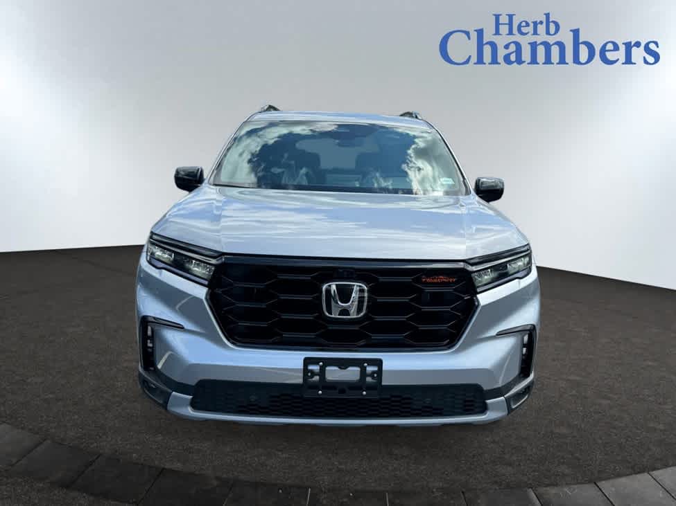 2025 Honda Pilot TrailSport photo 2