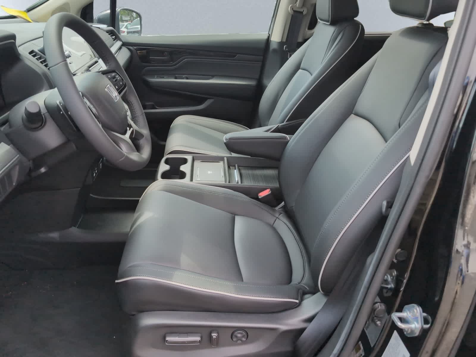 2026 Honda Odyssey Touring - Photo 15