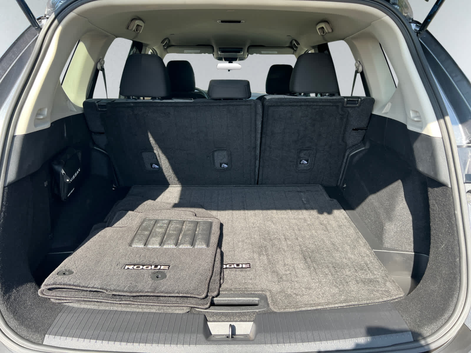 2023 Nissan Rogue SV photo 4