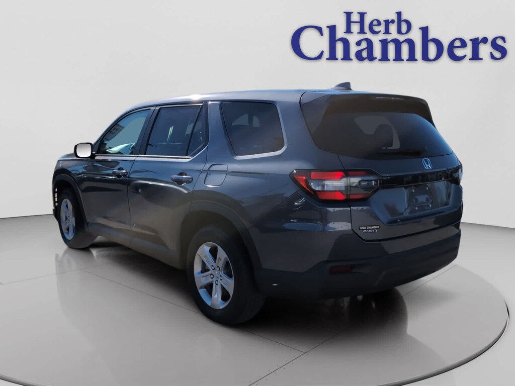 Used 2023 Honda Pilot LX SUV