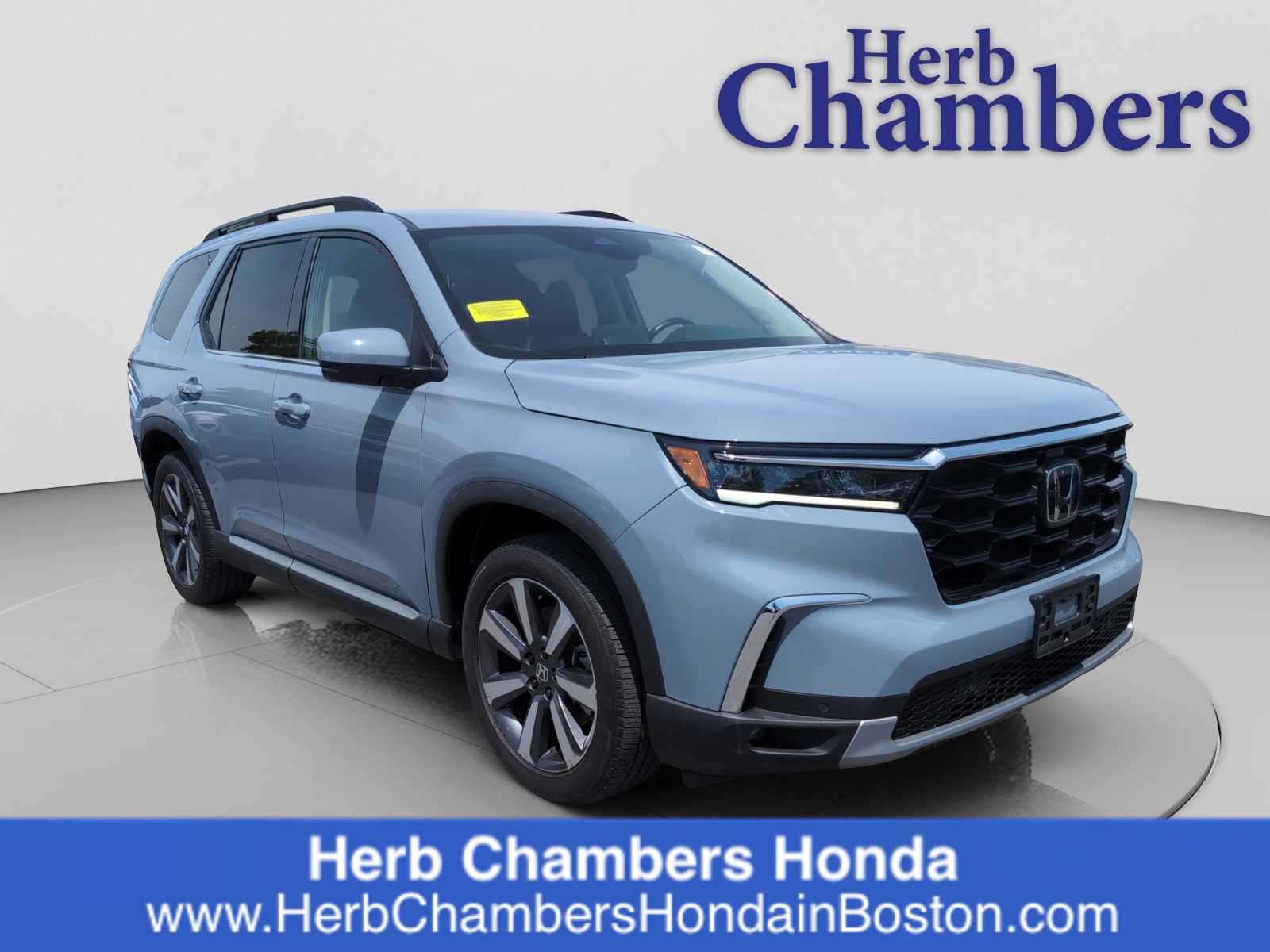 2025 Honda Pilot Touring AWD's photo