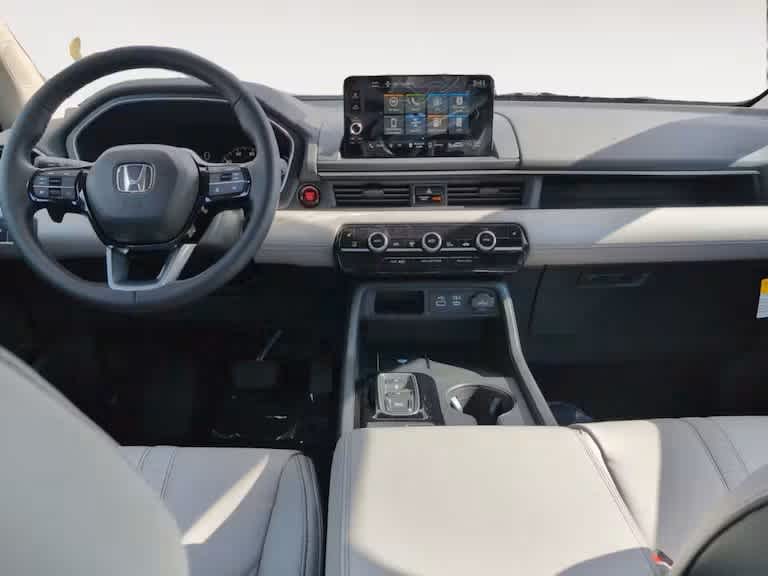 new 2025 Honda Pilot car, priced at $47,825