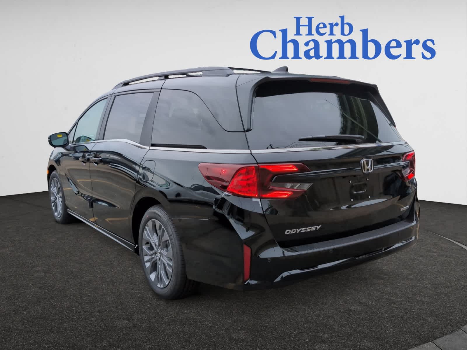 2026 Honda Odyssey Touring photo 3