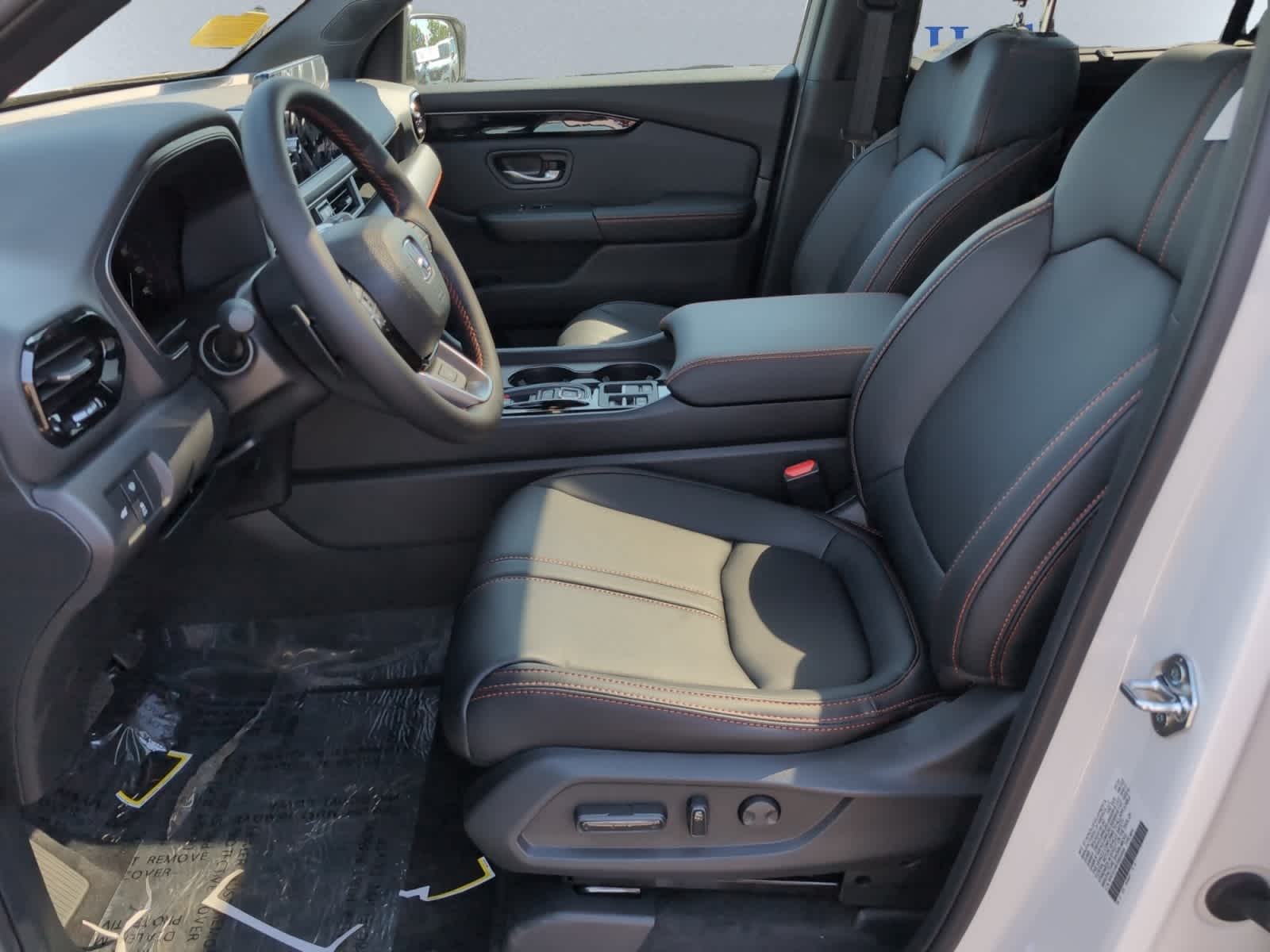 new 2025 Honda Pilot car, priced at $51,350