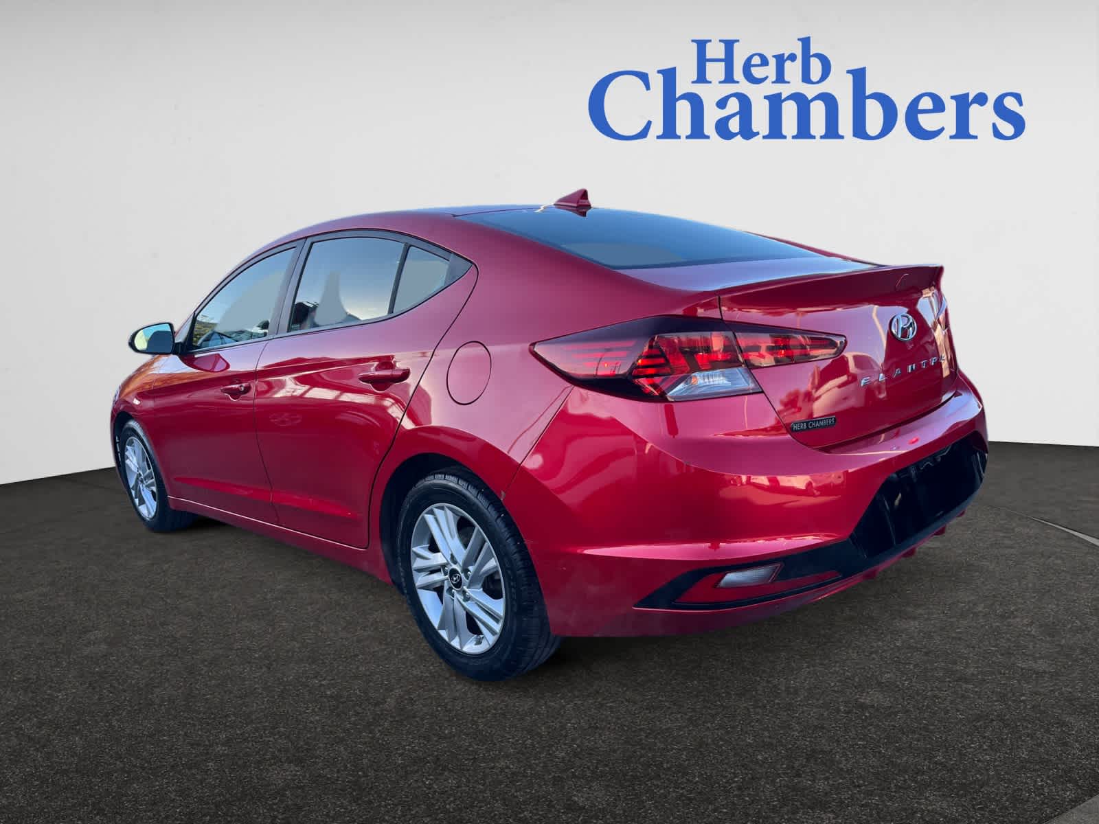 2020 Hyundai Elantra SEL photo 3