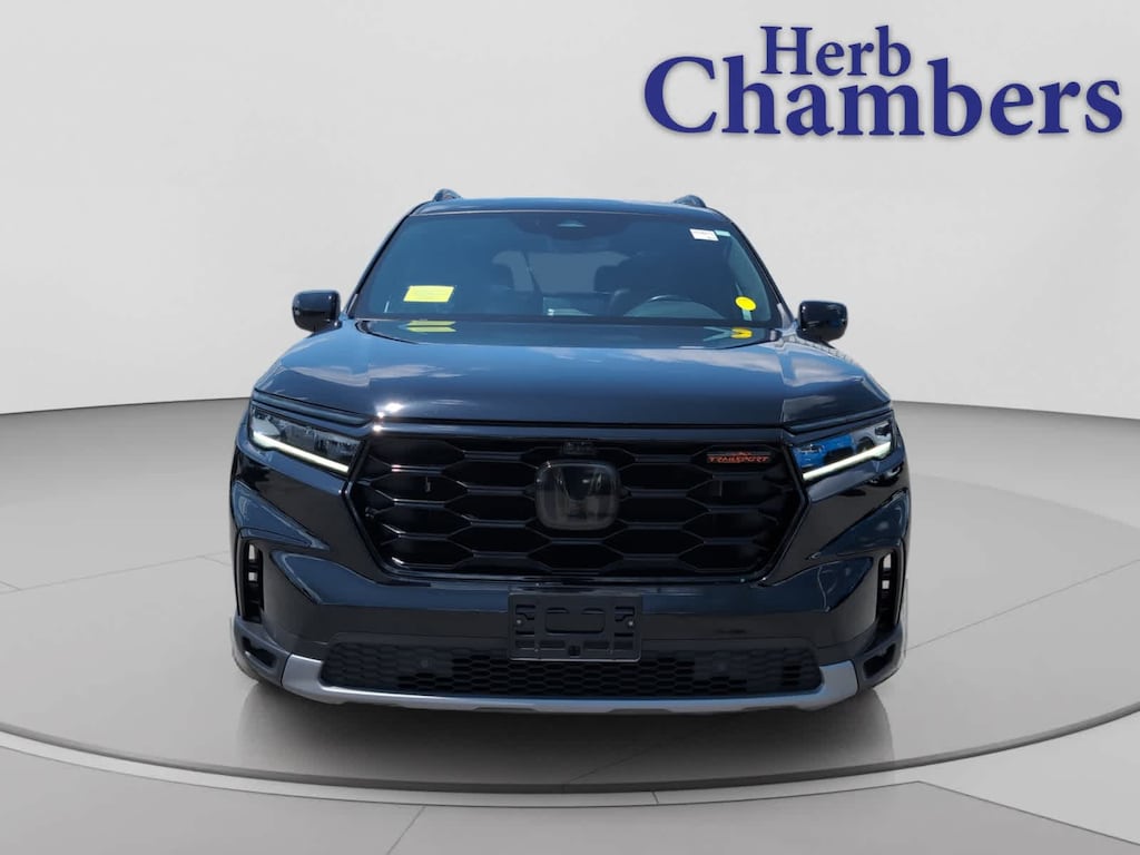 Used 2025 Honda Pilot TrailSport SUV