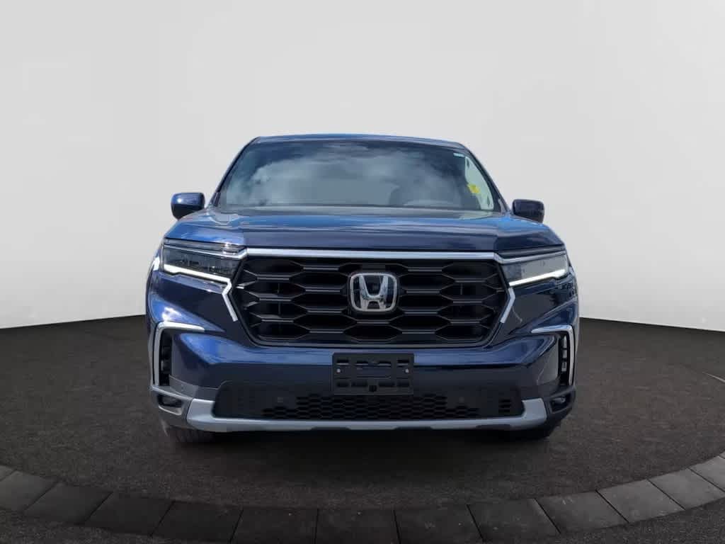 new 2025 Honda Pilot car, priced at $47,825