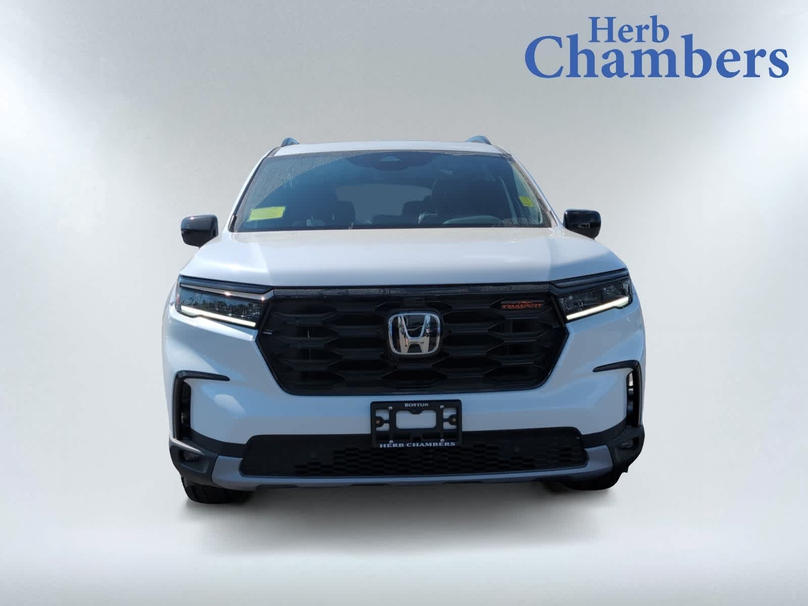 2025 Honda Pilot TrailSport photo 2