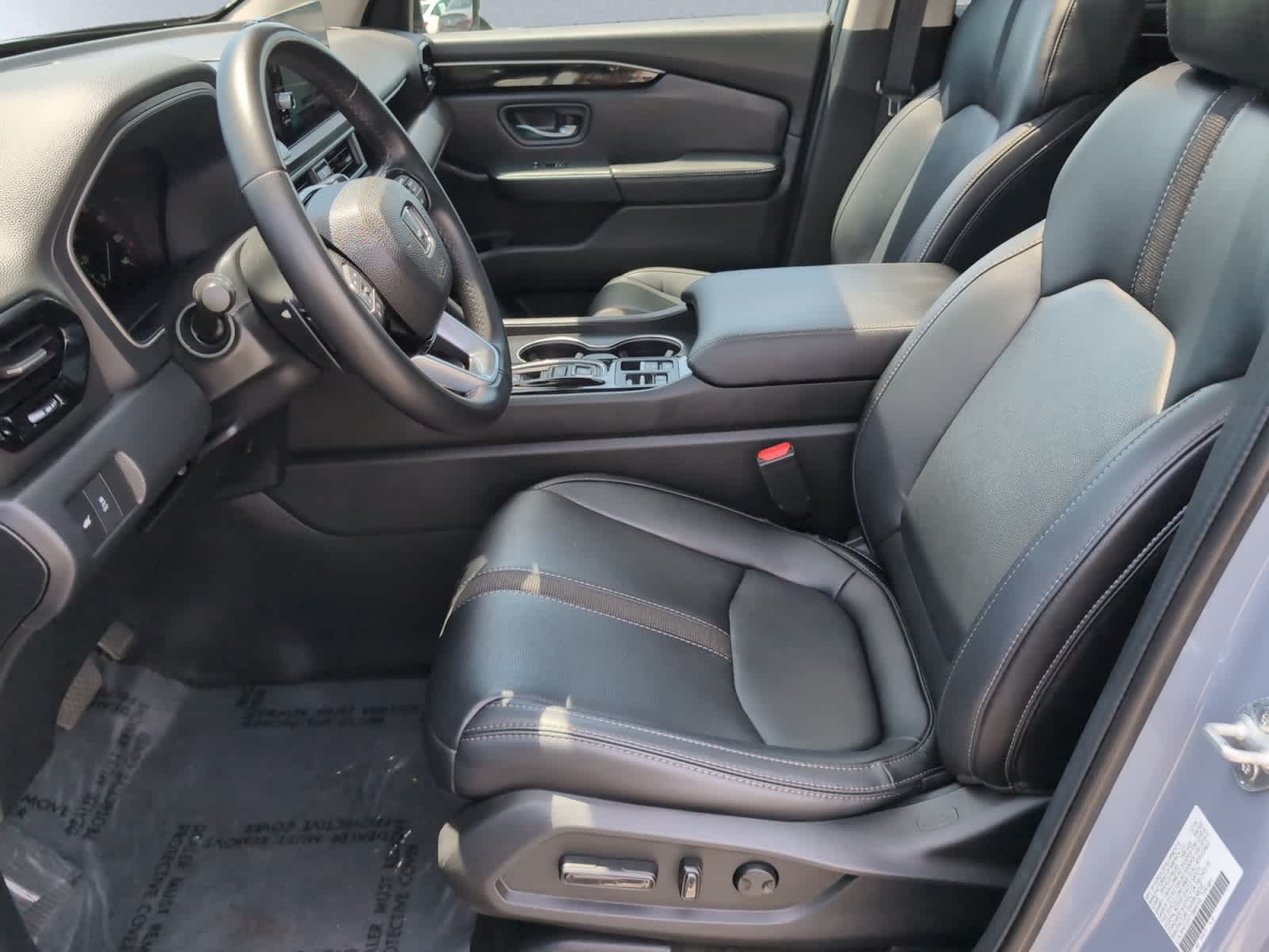 used 2025 Honda Pilot car, priced at $44,420