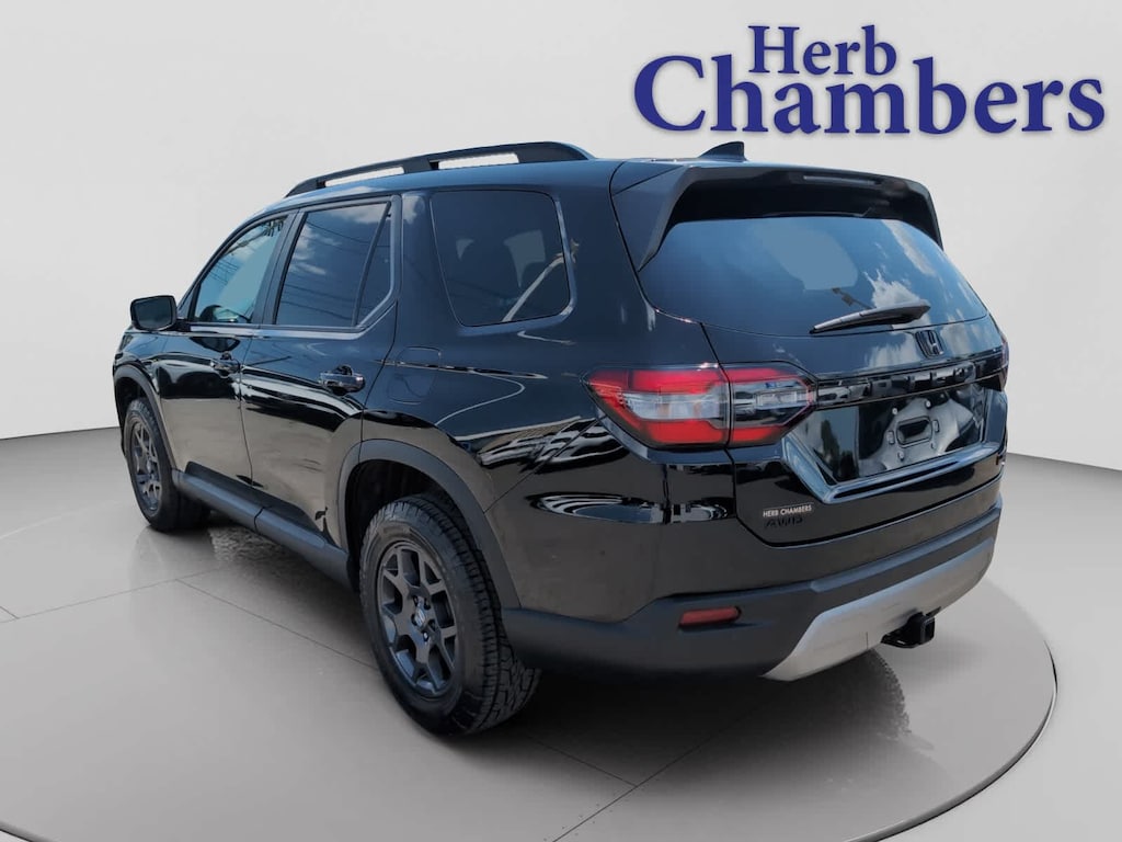 Used 2025 Honda Pilot TrailSport SUV