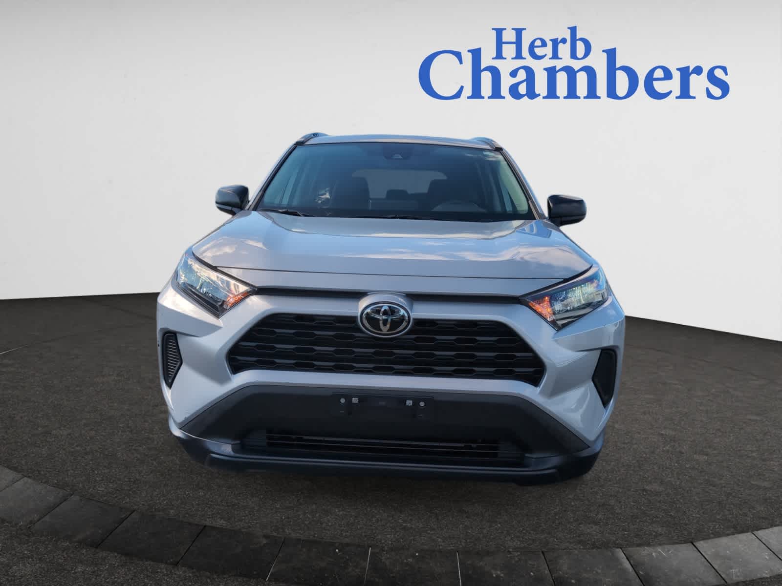 2021 Toyota RAV4 LE photo 2