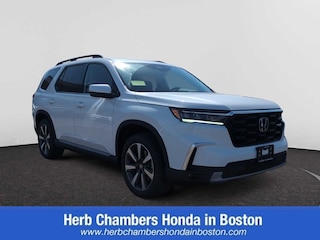 New 2025 Honda Pilot Touring SUV near Boston