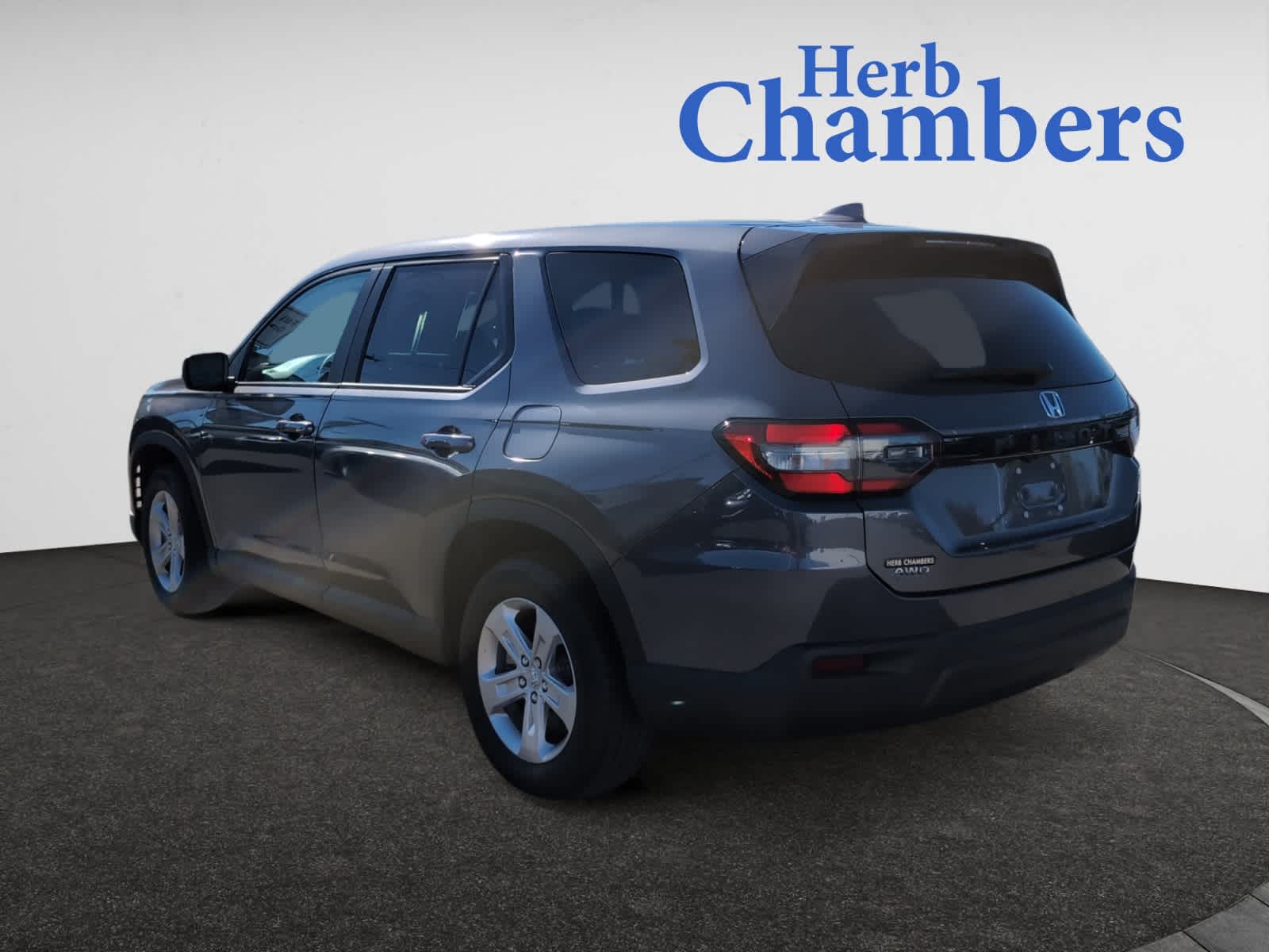 2023 Honda Pilot LX photo 2