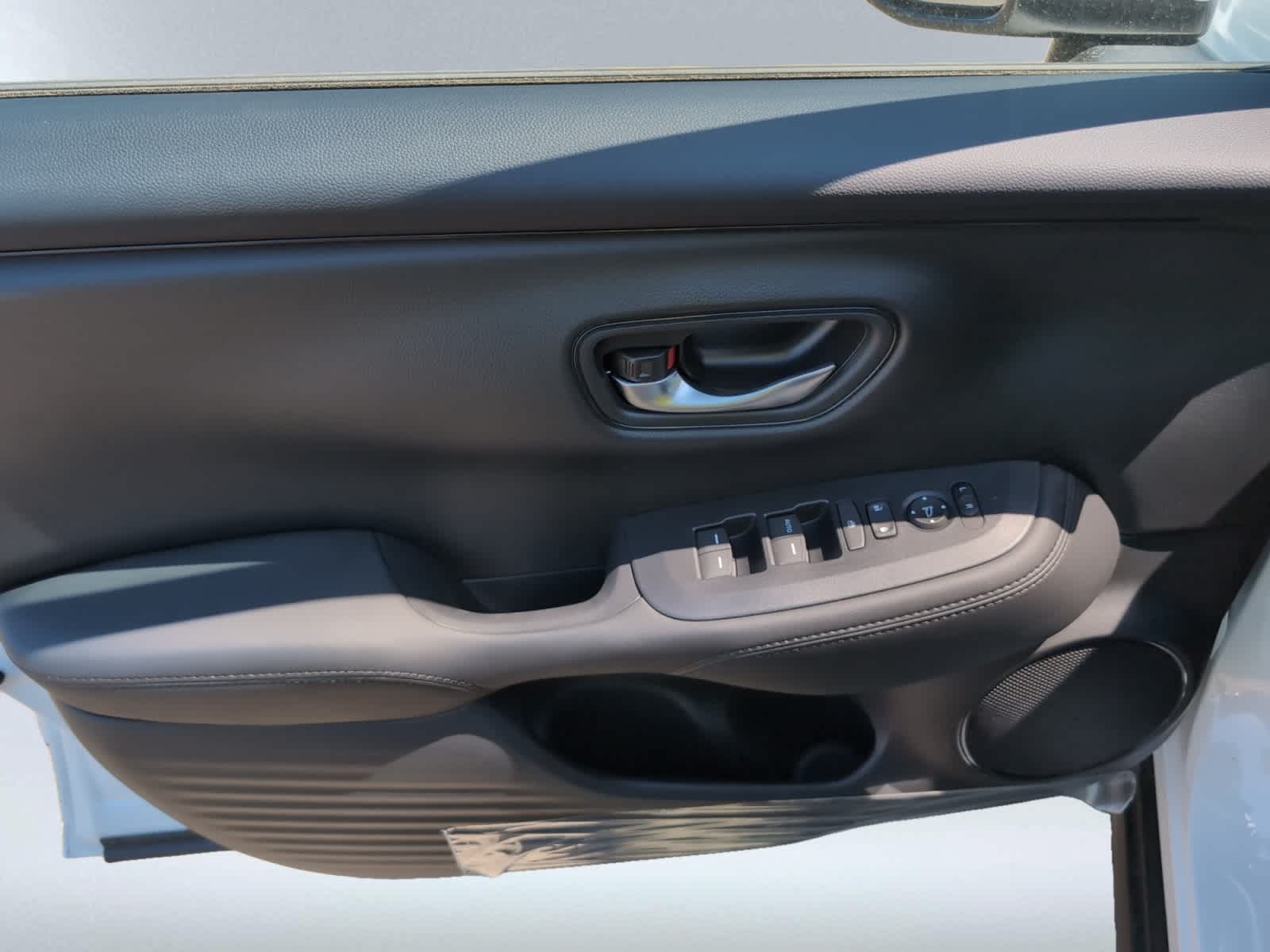 new 2027 Honda HR-V car, priced at $28,050