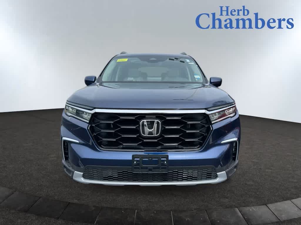 2025 Honda Pilot Touring photo 2