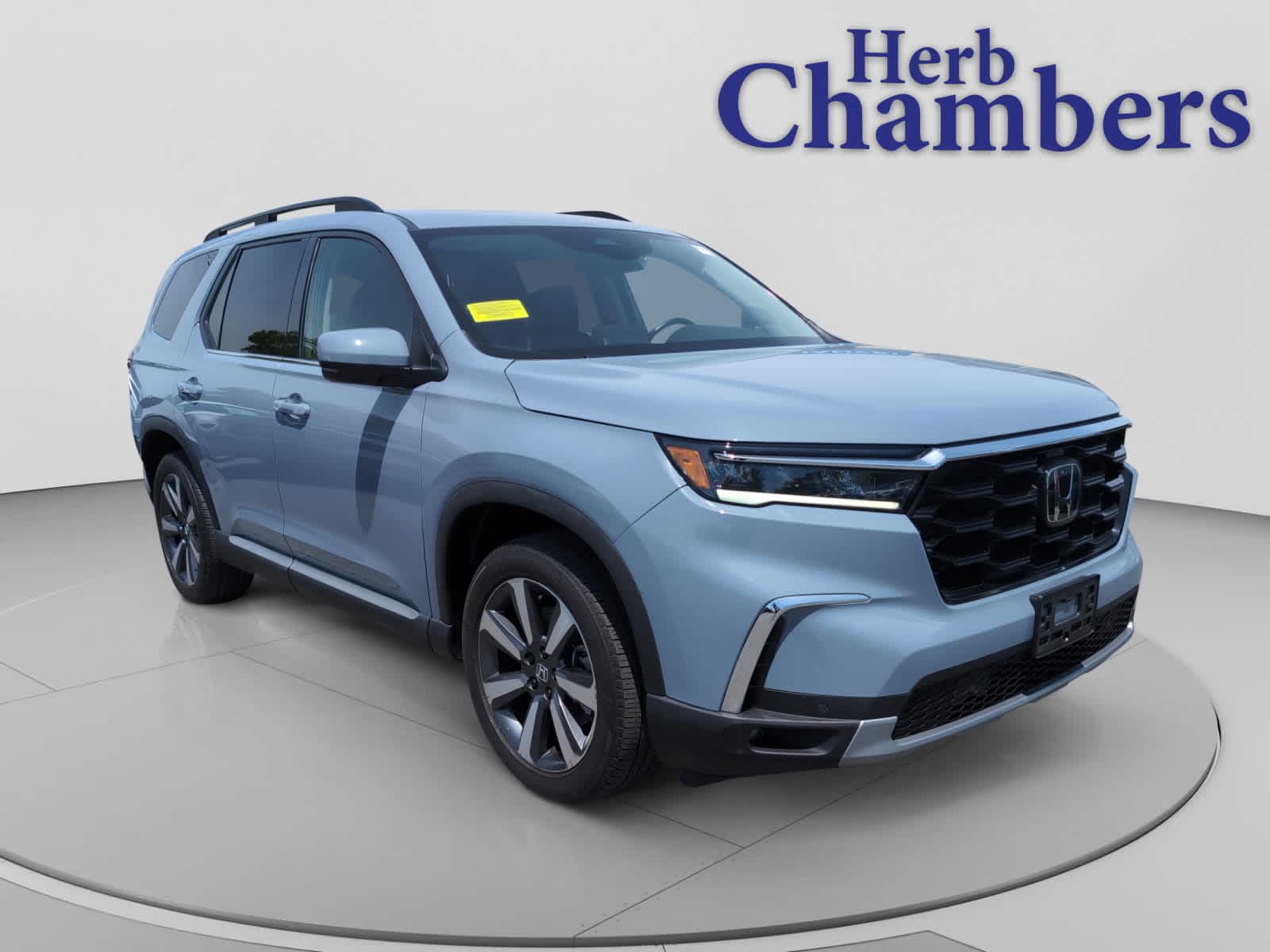 2025 Honda Pilot Touring AWD's photo