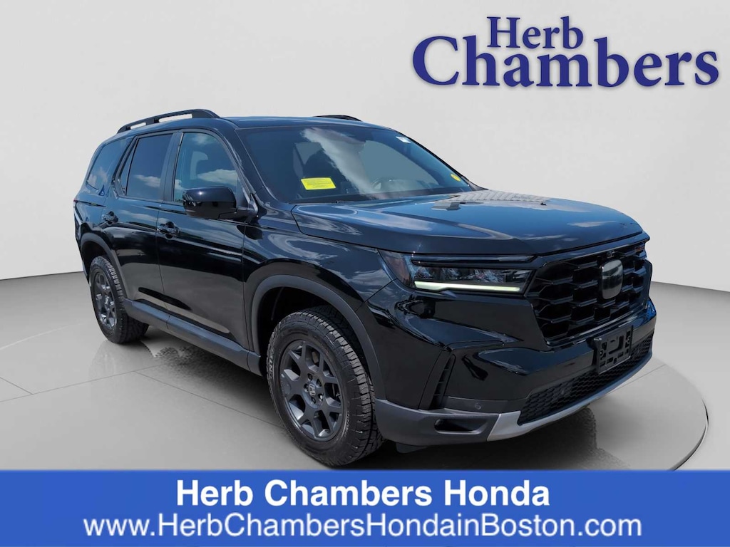 Used 2025 Honda Pilot TrailSport SUV