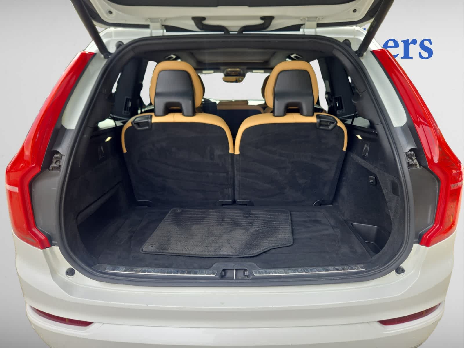 2018 Volvo XC90 T5 AWD Momentum photo 3