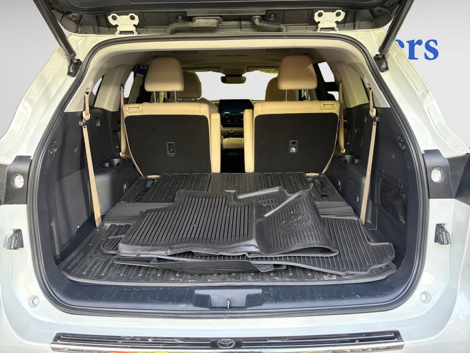 used 2022 Toyota Highlander car, priced at $35,398