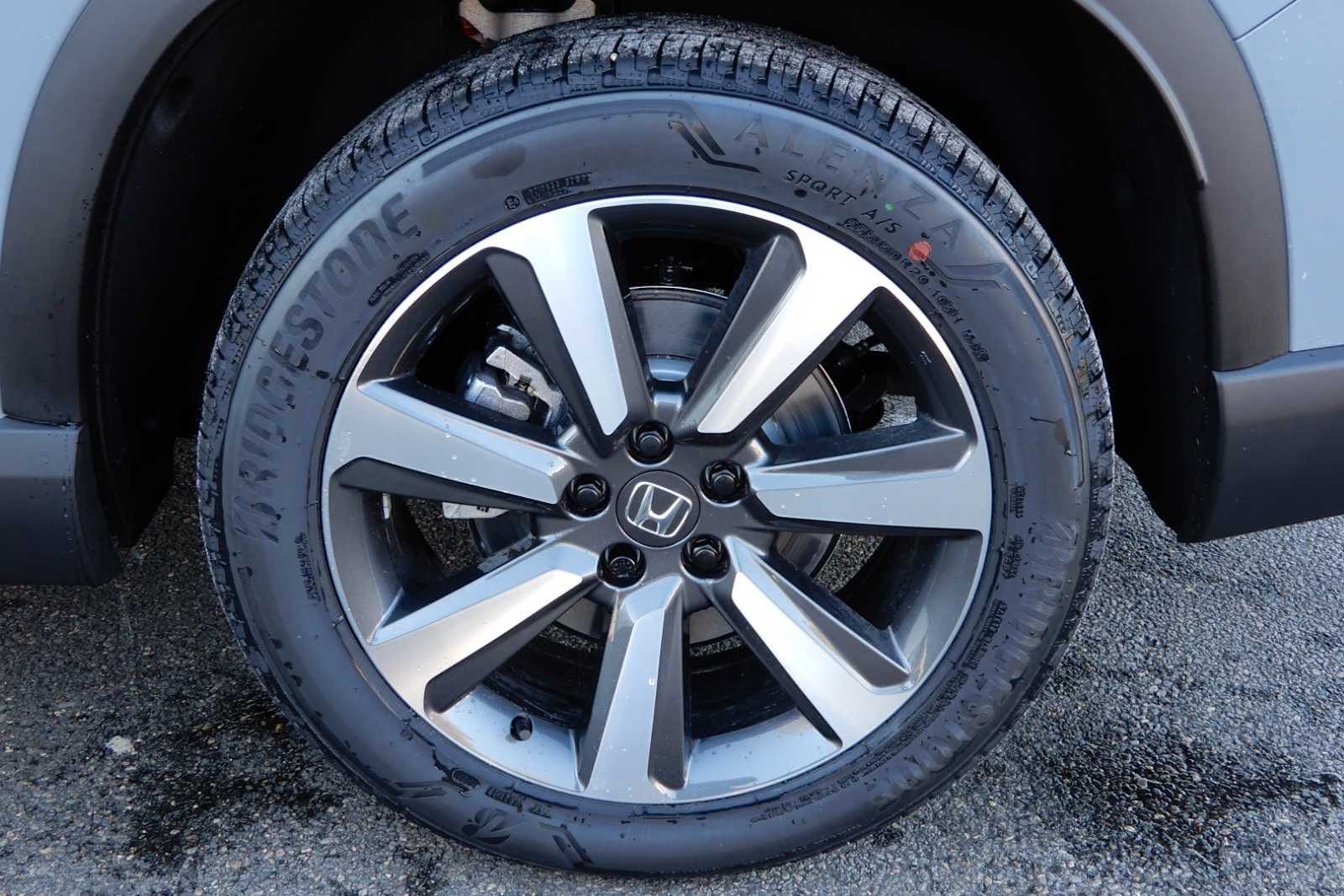 2025 Honda Pilot Touring photo 3